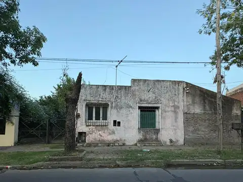 CASA EN VENTA EN LUJAN CALLE 25 DE MAYO 1234