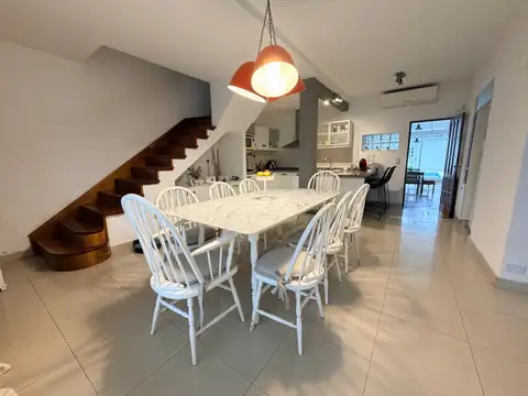 Casa 7 ambientes con 3 baños
