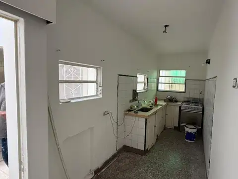 Casa en Alquiler con 2 cocheras