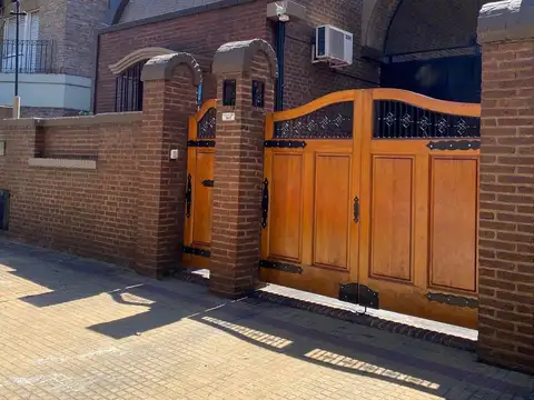 Casa en venta 2 dormitorios cerca al parque San Martin