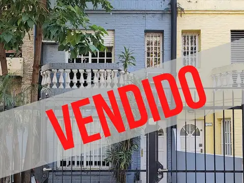 TRIPLEX 4amb. con cochera, patio y Jacuzzi