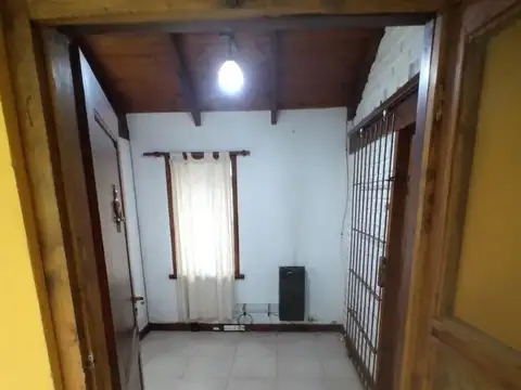 Casa en terreno grande en barrio Costa del Sol