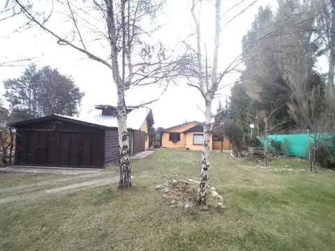 Casa en terreno grande en barrio Costa del Sol
