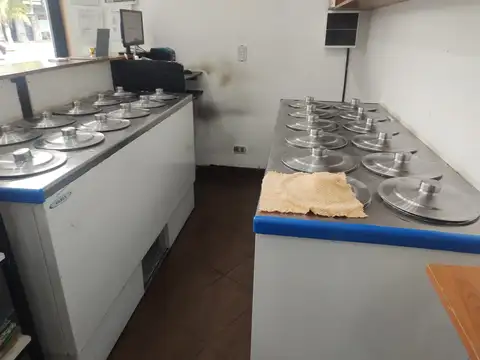 Excelente Heladeria para seguir trabajando en la zona Barrio Naom / Liniers