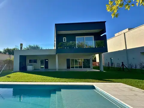 Casa 4 ambientes con 3 baños