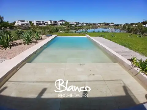 Casa 4 ambientes con 3 baños
