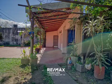 Casa en Venta con 2 cocheras