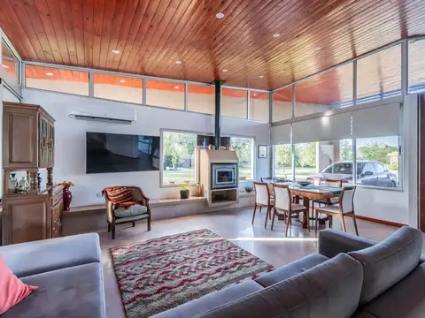 Casa en Venta con 2 cocheras