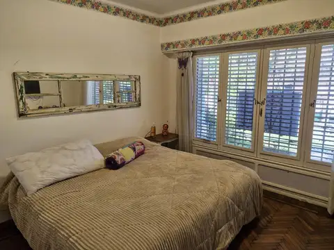 Casa 8 ambientes con 3 baños