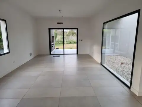 Casa  en Venta en Santa Guadalupe, Pilar del Este, Pilar