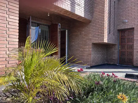 ¡Venta! Casa en Altos De Villa Cabrera - 3 dormitorios ¡Excelente ubicación!