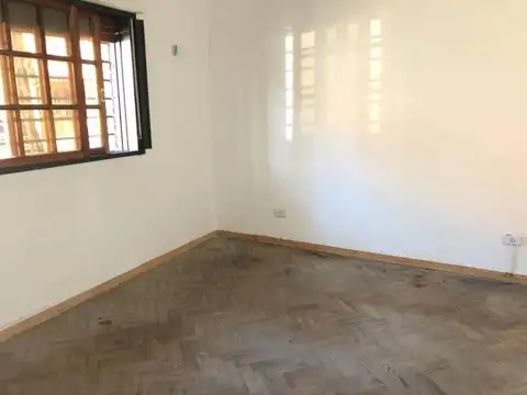 Local en alquiler de 30m2 con excelentes accesos, en Olivos.