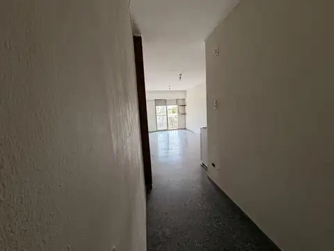 Departamento en Alquiler en Luis Agote, $ 450.000