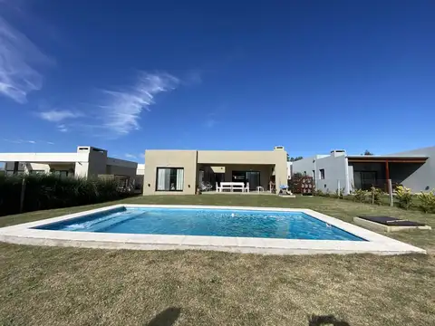 Pilar del este Sta. Licía