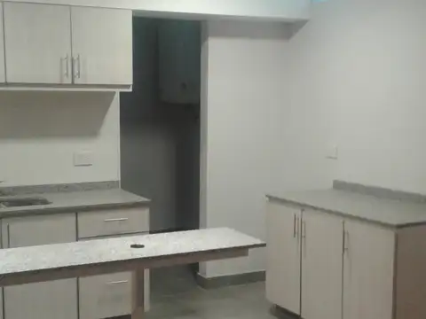 Departamento 8 ambientes con 2 baños