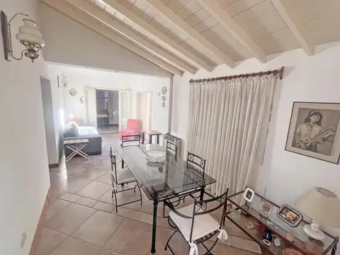 Casa 8 ambientes con 7 baños