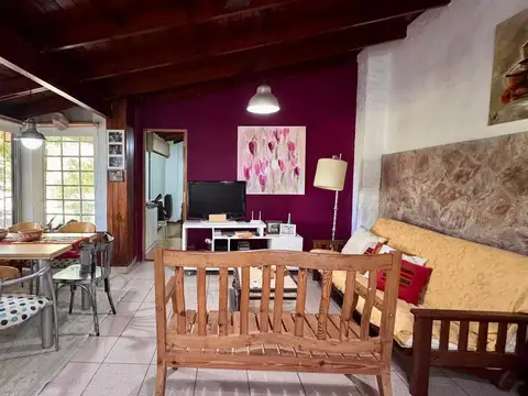 Casa 4 ambientes con 2 baños