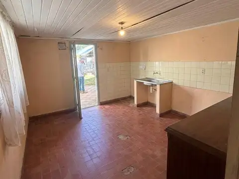 Casa 9 ambientes con 2 baños