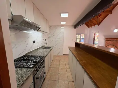 Casa de 4 ambientes en venta en Echeverría del lago con pileta