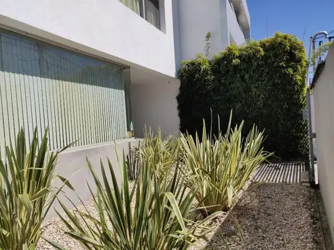 Oficina en Alquiler en Lomas de San Isidro, USD 950