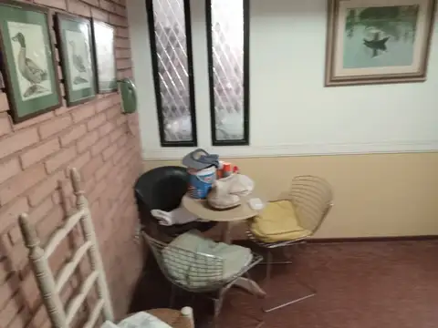 CASA CINCO AMBIENTES EN DOS PLANTAS CON EXCELENTE ZONA LOTE 8,70 X 43 COGHLAN