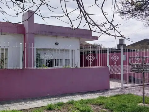 VENTA CASA 6 AMBIENTES PARQUE BARRIO JORGE NEWBERY