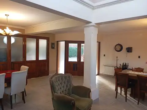 Casa 10 ambientes con 3 baños