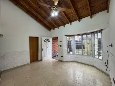 Casa 3 ambientes con 1 baño