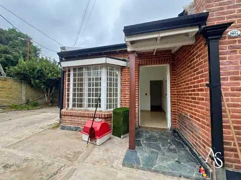 Casa en Alquiler con 3 cocheras