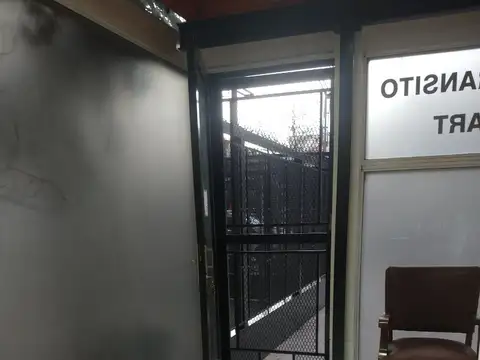 Local en Venta Via Púb.