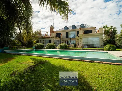 Casa 9 ambientes con 3 baños