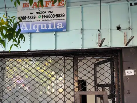 Local especial para KIOSKO - Excelente ubicación ! Frente a parada de colectivos - Accesible ! Consultanos  