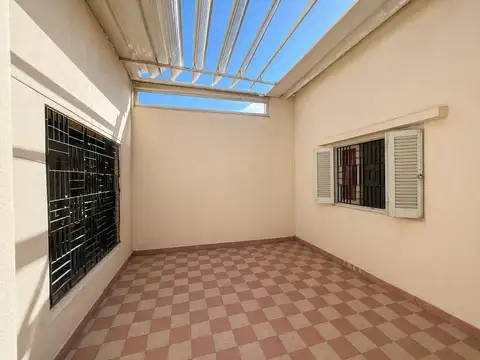 Casa 4 ambientes con 1 baño