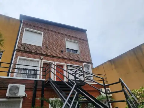 ALQUILER- Departamneto en zona centrica Campana acepta mascotas