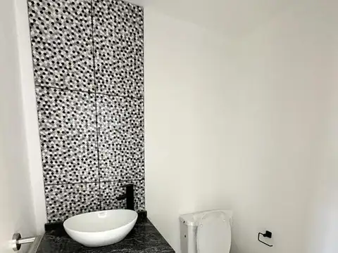 Casa 4 ambientes con 3 baños