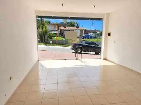 Local en Alquiler en Miguel Muñoz, $ 450.000