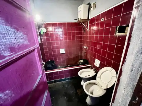 Venta de casa con galpón en Villa Soldati.