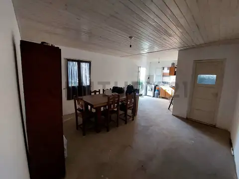 Se vende una casa en San Justo, Santa Fe, con una superficie total de 180 metros cuadrados. La pr...