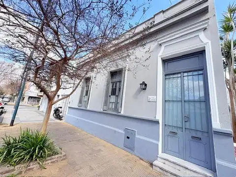 San Isidro zona Beccar, Muy linda Casa estilo colonial en venta con 3/4 dormitorios y jardín