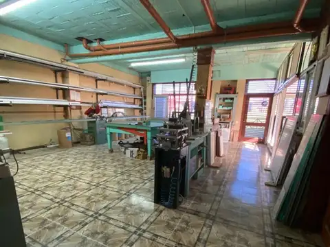 Oficina en Venta con 10 cocheras