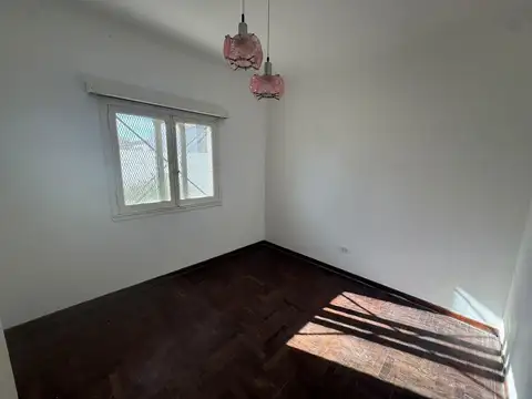 Casa de 4 ambientes en Venta en Ezpeleta Este