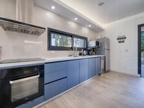 Casa en Venta con 3 cocheras