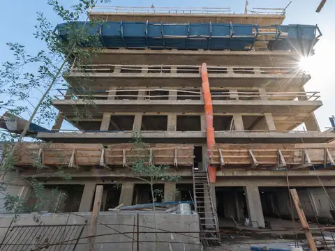 Depto. 4 amb. en Venta en Construcción en Edificio de Triple Frente de Categoria en V. Devoto.