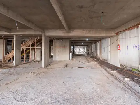 Depto. 4 amb. en Venta en Construcción en Edificio de Triple Frente de Categoria en V. Devoto.
