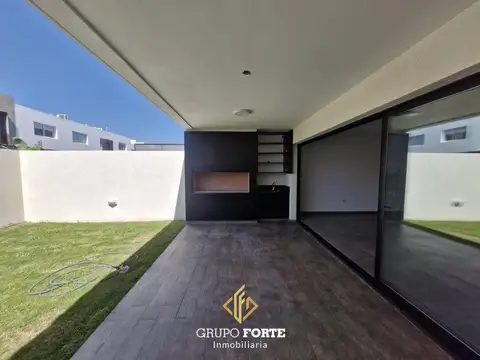 Casa 5 ambientes con 3 baños