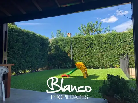 Casa en Venta con 2 cocheras