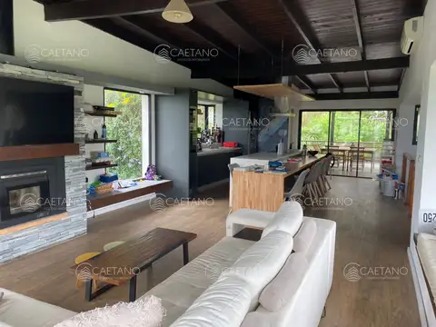 Casa 4 ambientes con 4 baños