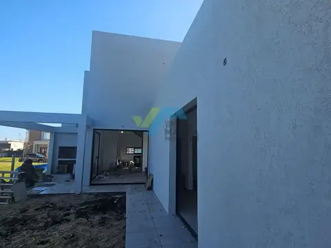 Casa 4 ambientes con 3 baños