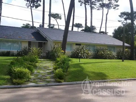 Casa en venta y alquiler Mansa calle Melo  Punta del Este