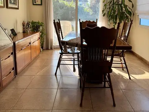 Casa en Venta con 3 cocheras
